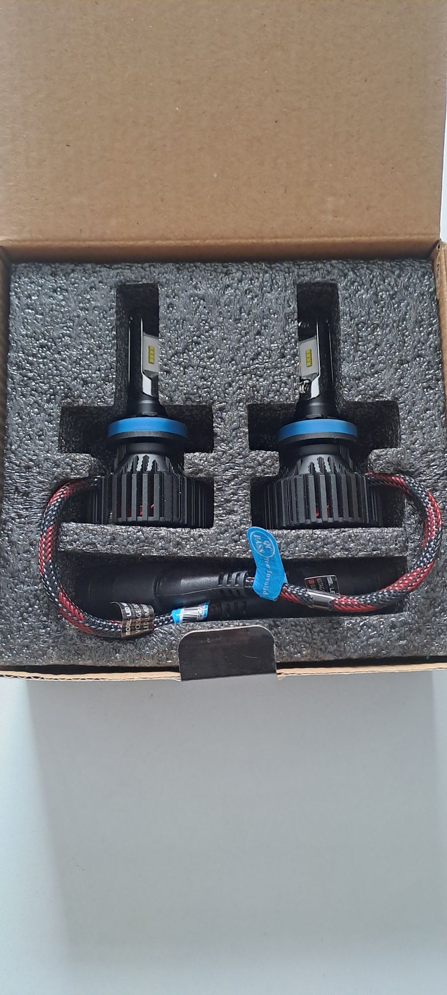 Komplet żarówek LED H11