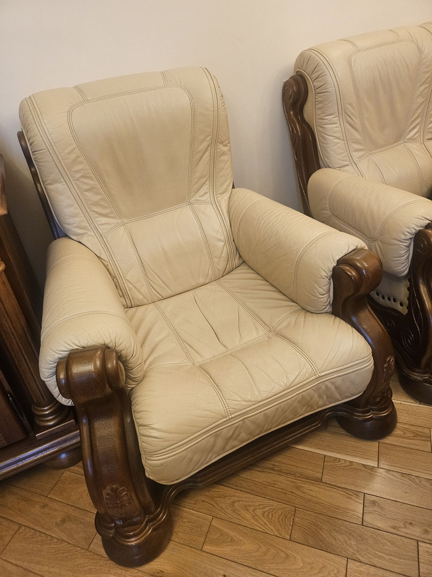 Sofa dwa fotele dwie pufa Kler skóra