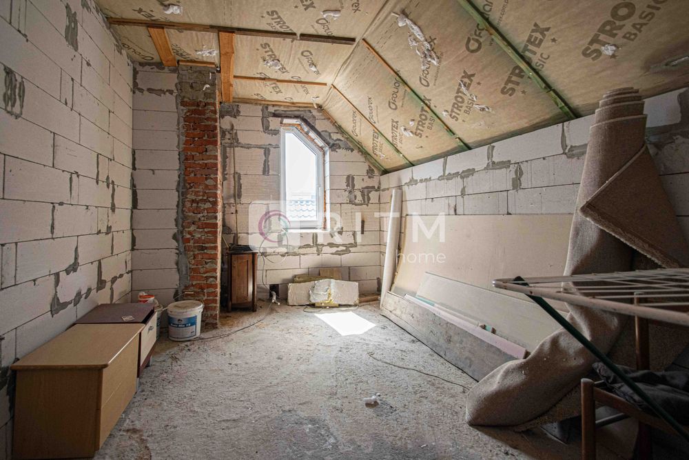 Продається  2-рівневий будинок з загальною площею 190м2