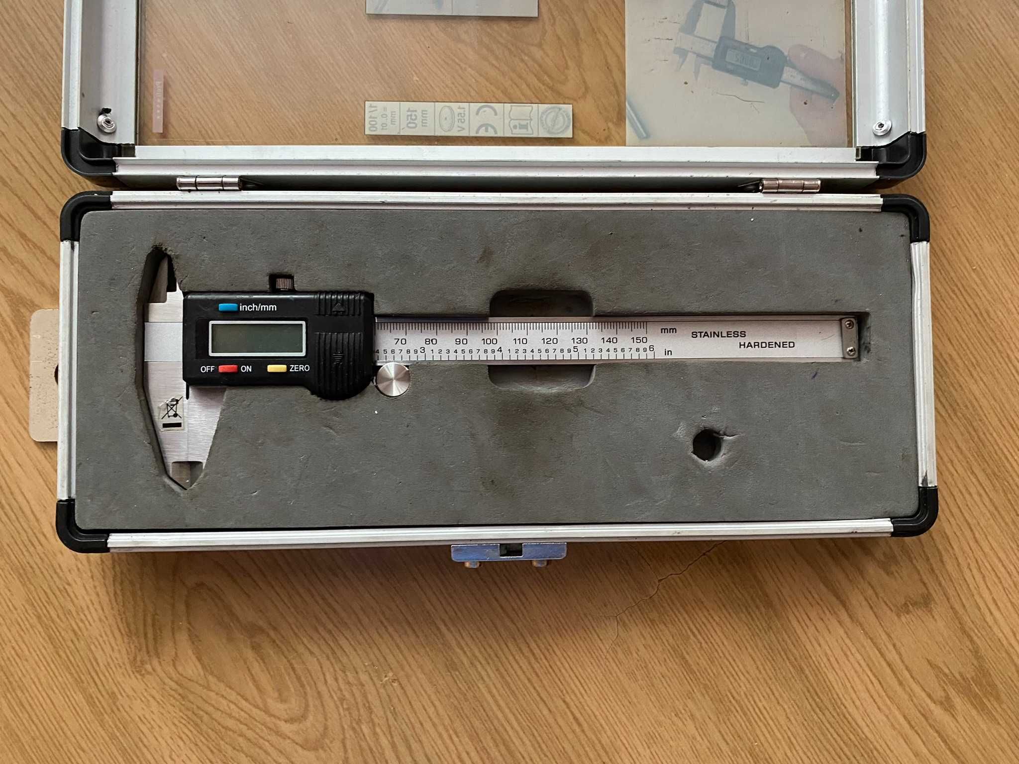 Suwmiarka 150 mm f-my LUX-TOOLS z wyświetlaczem cyfrowym
