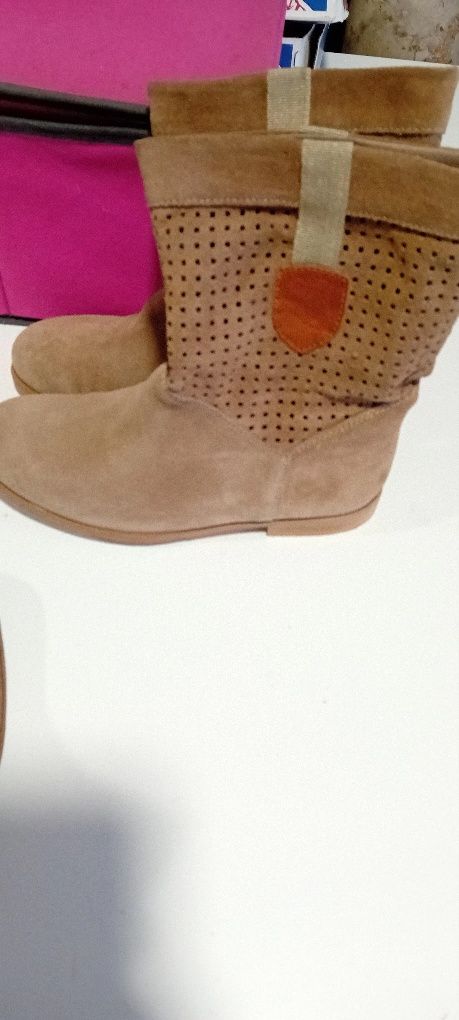 Botins praticamente novos