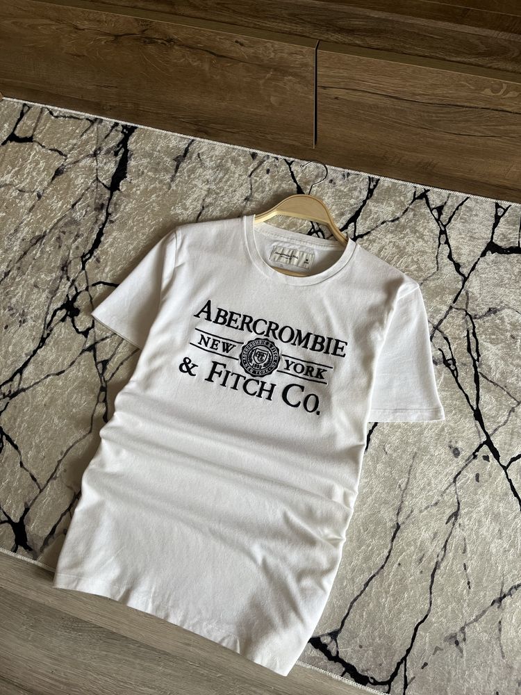Abercrombie & Fitch мужская футболка / Размер М