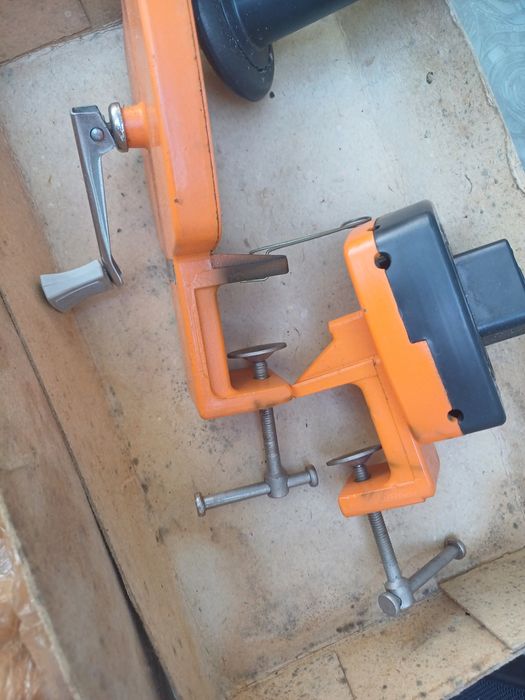 Устройство для перемотки пряжи в клубок 900 грн