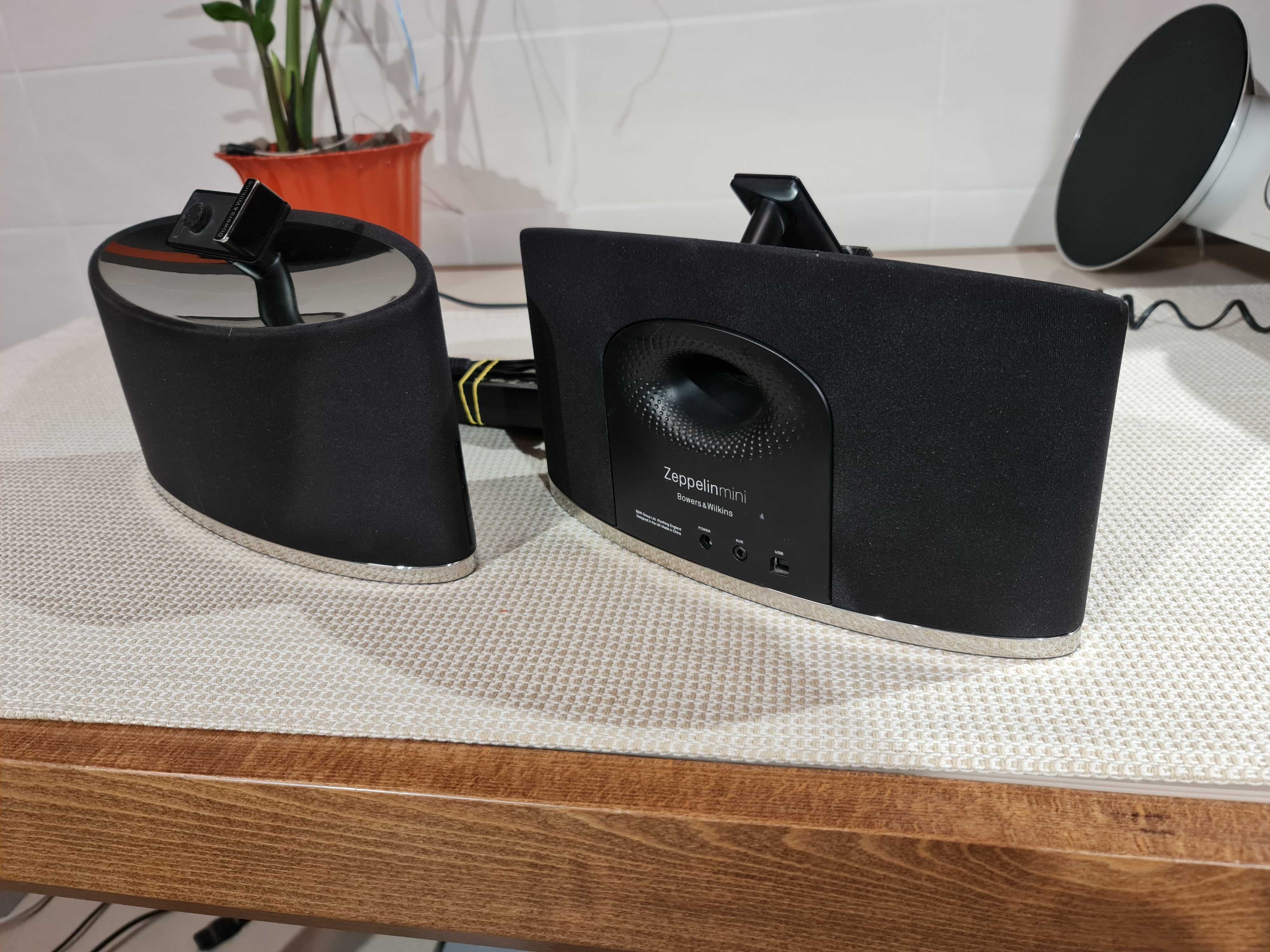 Акустика Bowers & Wilkins Zeppelin Mini