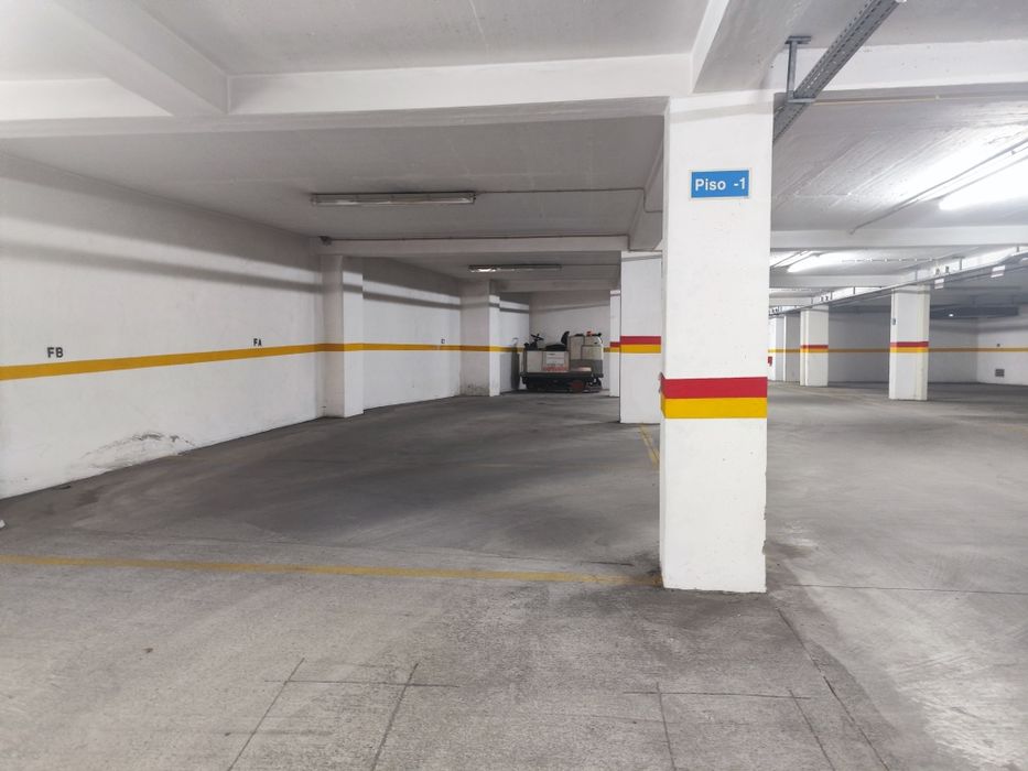 Garagem fechada em condomínio