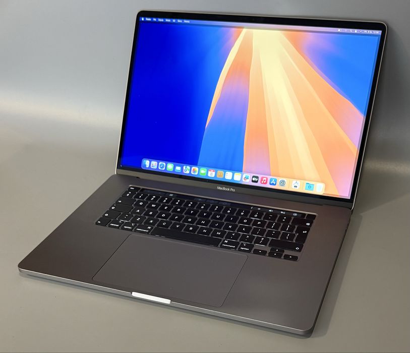 Apple MacBook Pro 16 i9 2.4 GHz | 512 GB | A2141 idealny Komplet