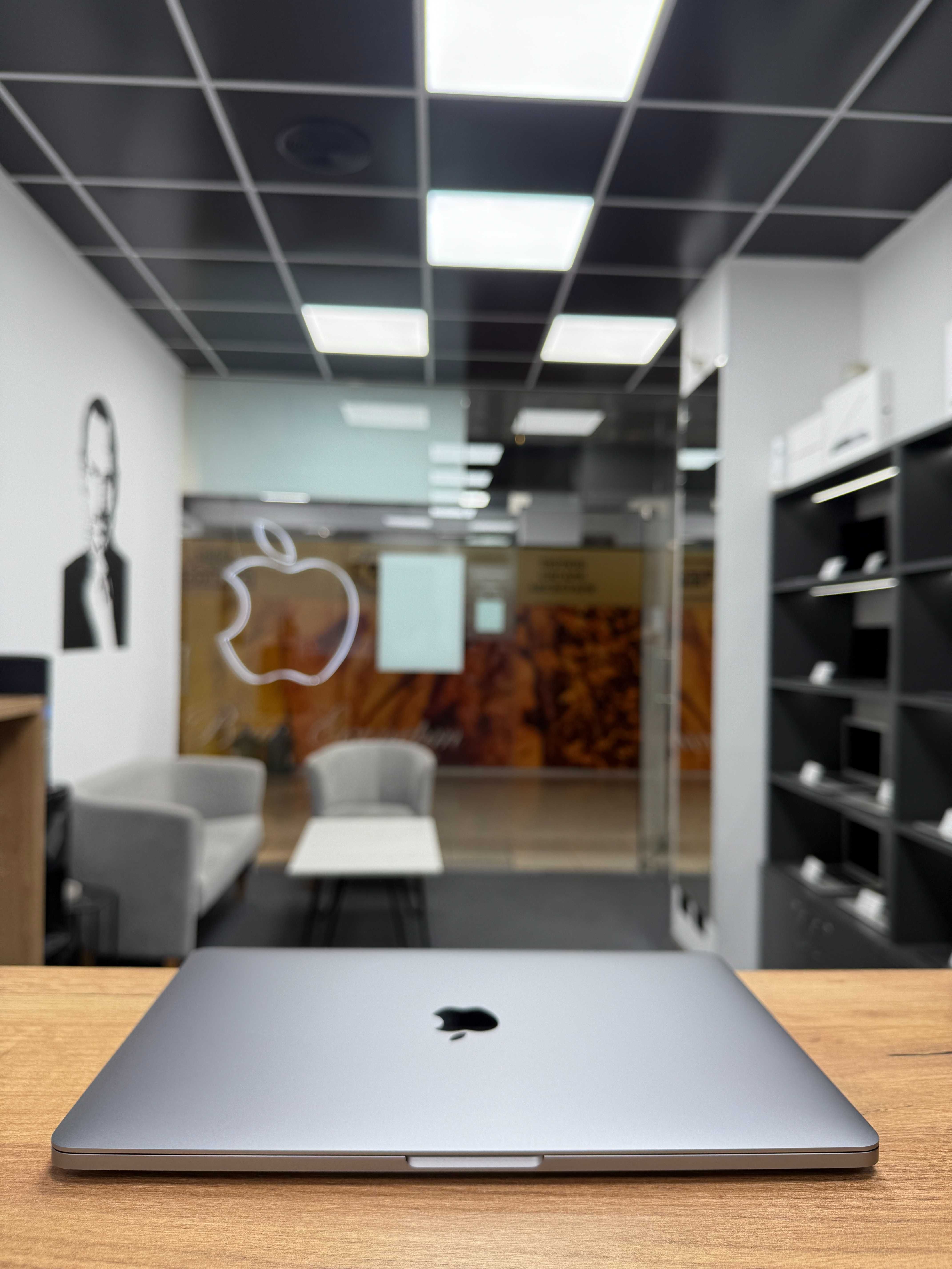 Macbook Pro 2020 (M1/ 8gb/ 256 ssd)