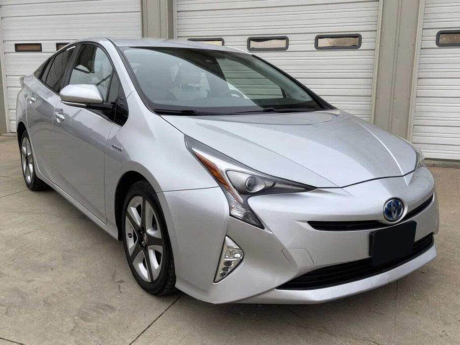 Toyota Prius Four Touring      2016