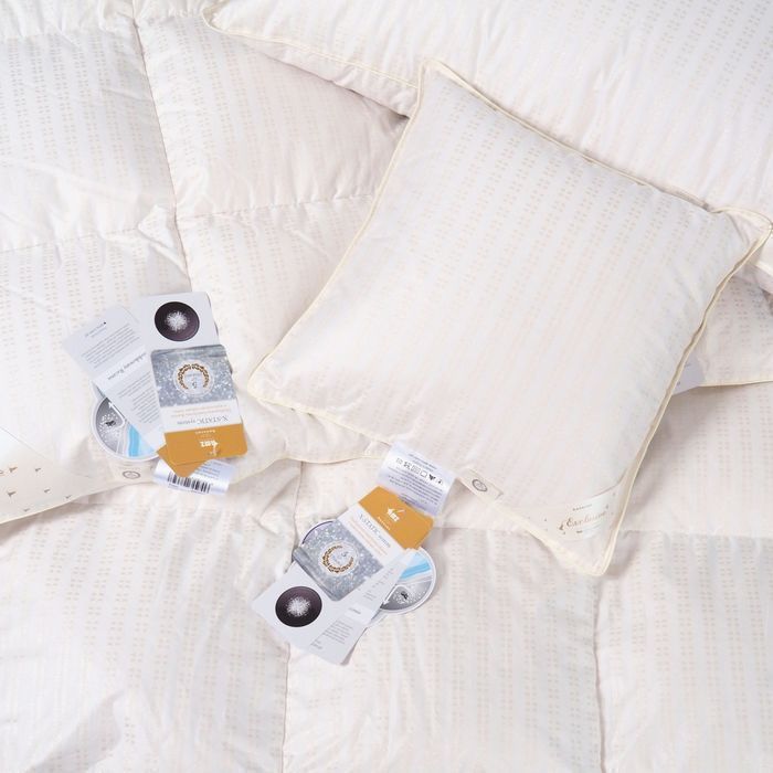 Kołdra AMZ SILVER PRESTIGE letnia, puch 100% 200x200cm Srebrzysty krem