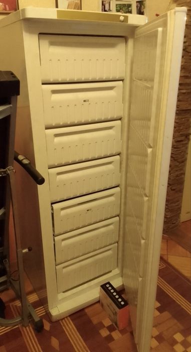 Морозильная камера Indesit б/у в идеальном состоянии, самовывоз