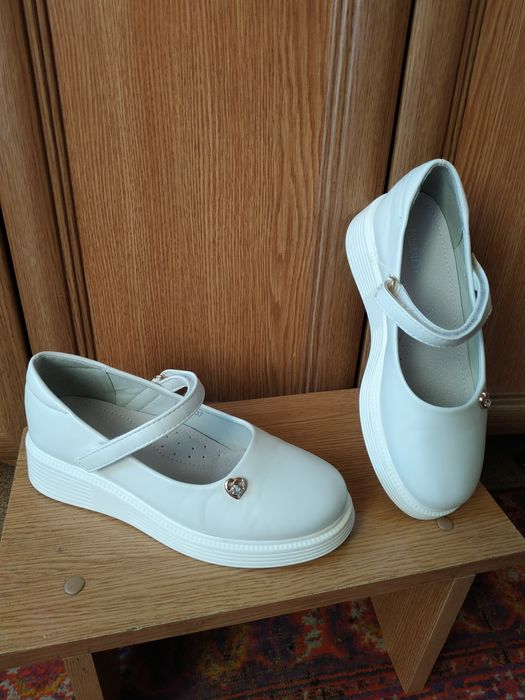 Білі святкові туфельки для дівчинки "37"