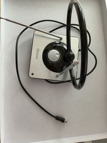 Antena pokojowa z regulowanymi antenami