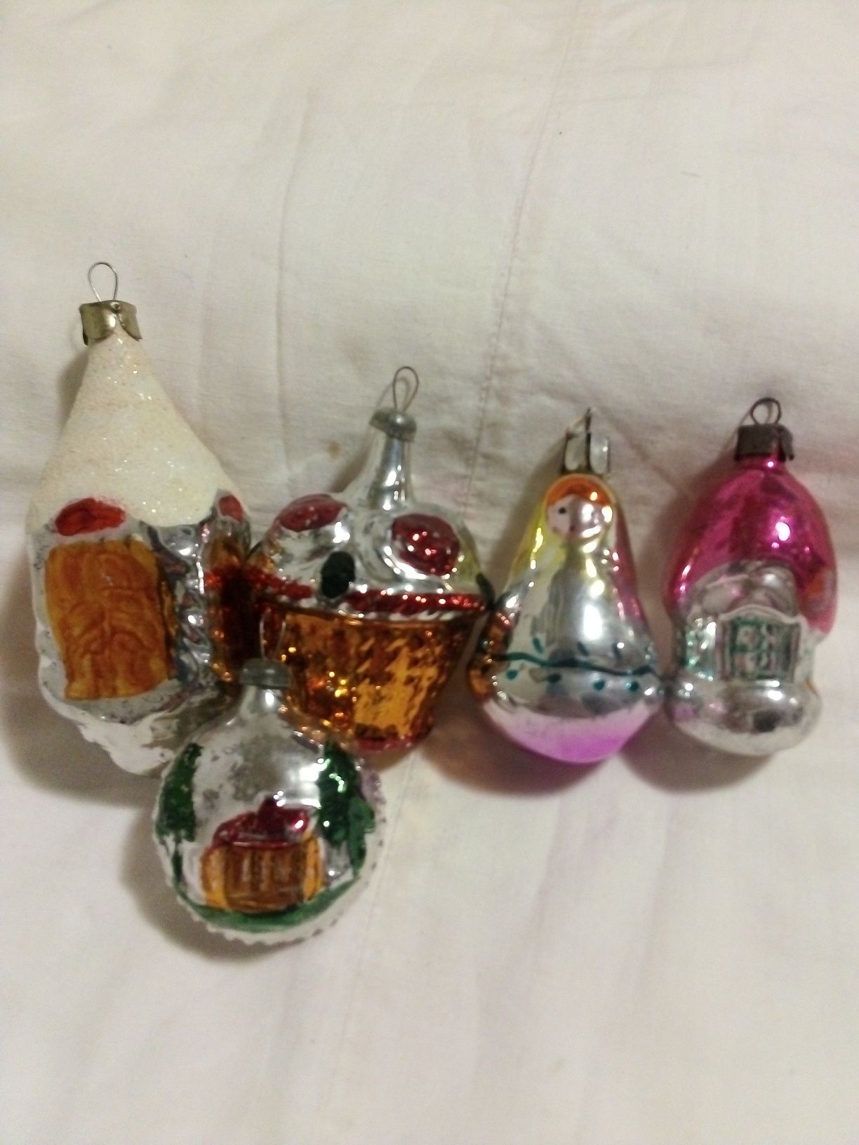 Ёлочные новогодние игрушки у