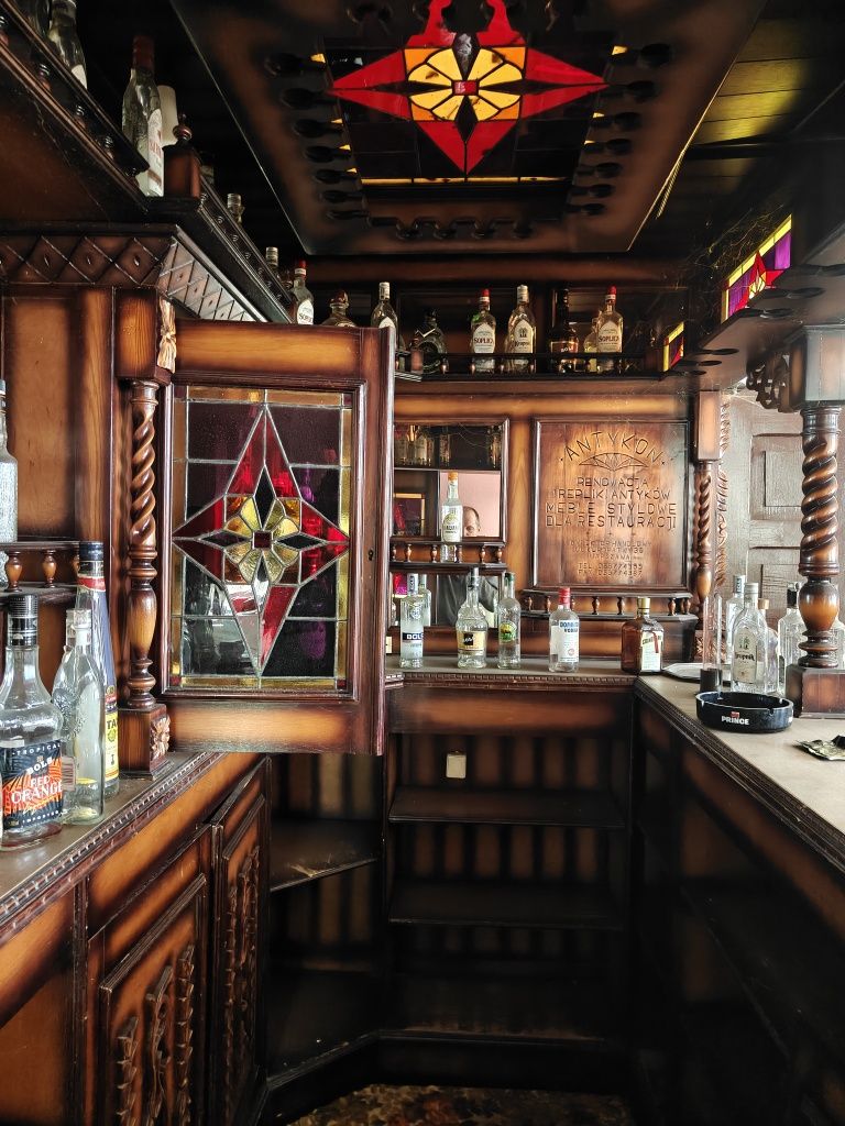 Bar, barek drewniany Zdobiony