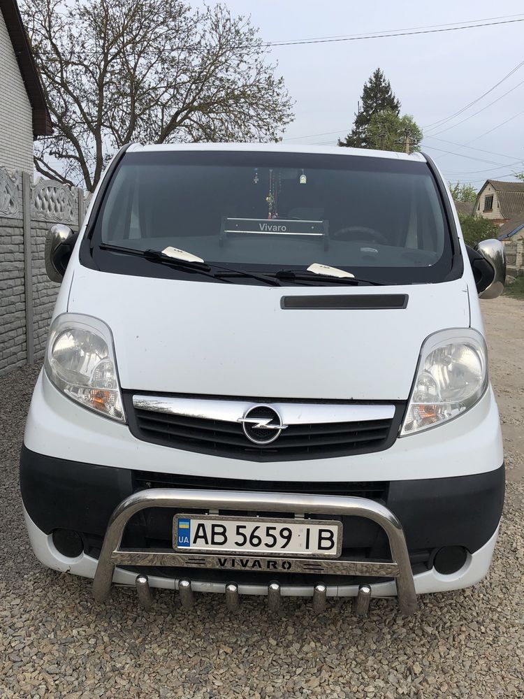 Opel Vivaro мотор 2,5 дизель