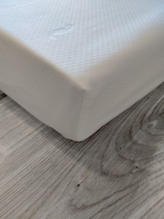 Непромокаючі наматрацники в прямокутне, овальне та кругле ліжечко