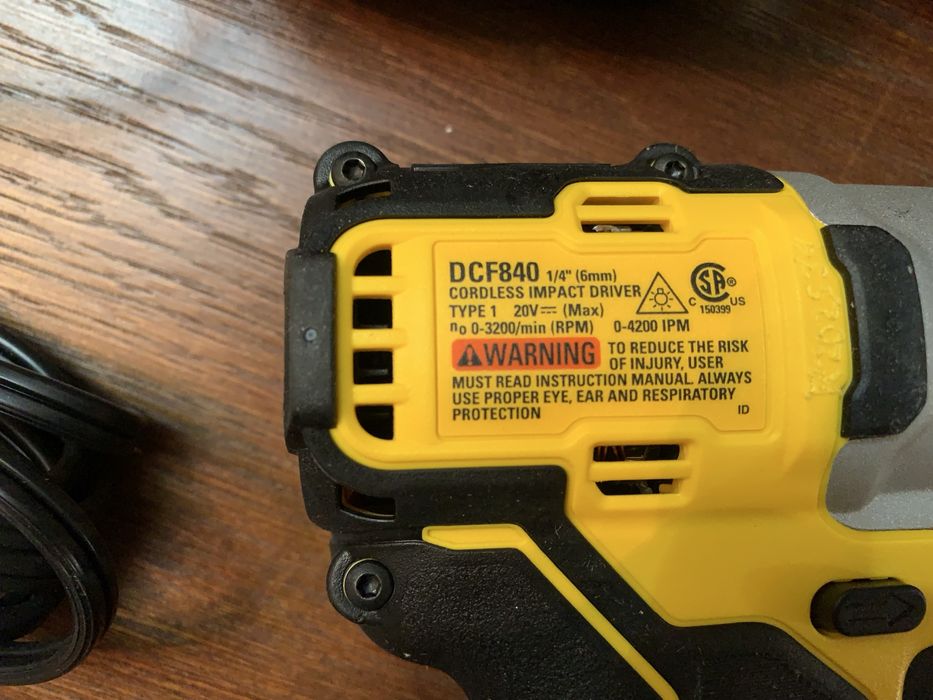 Акумуляторний безщітковий набір шуруповертів DEWALT DCK227D2R 20V MAX