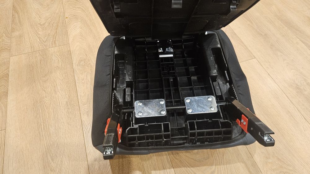 Продається два дитячі бустери