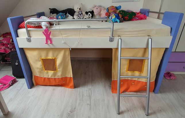 Łóżko dziecięce + materac i przescieradło domek do zabawy
