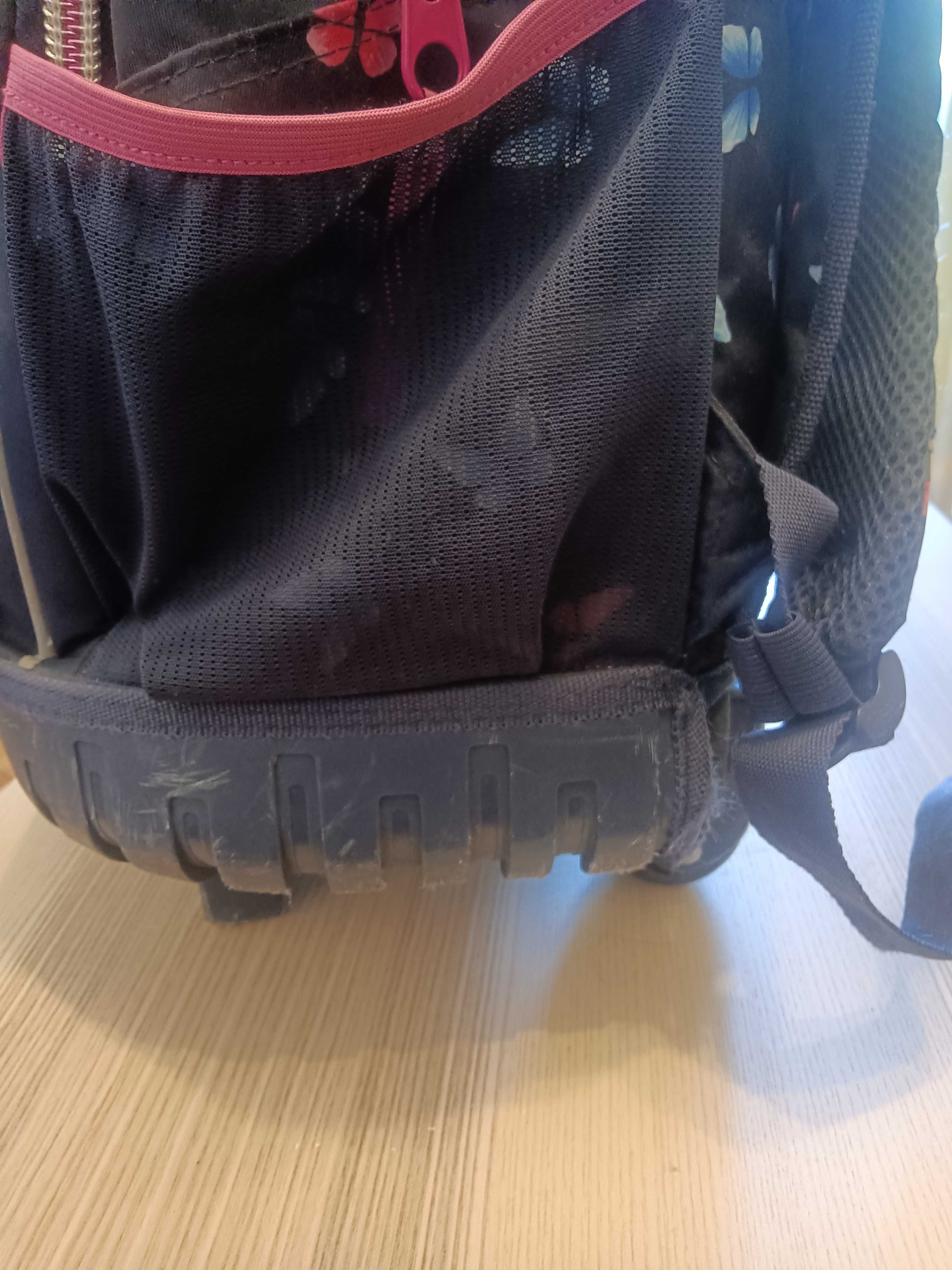 Mochila de criança para escola com rodinhas.