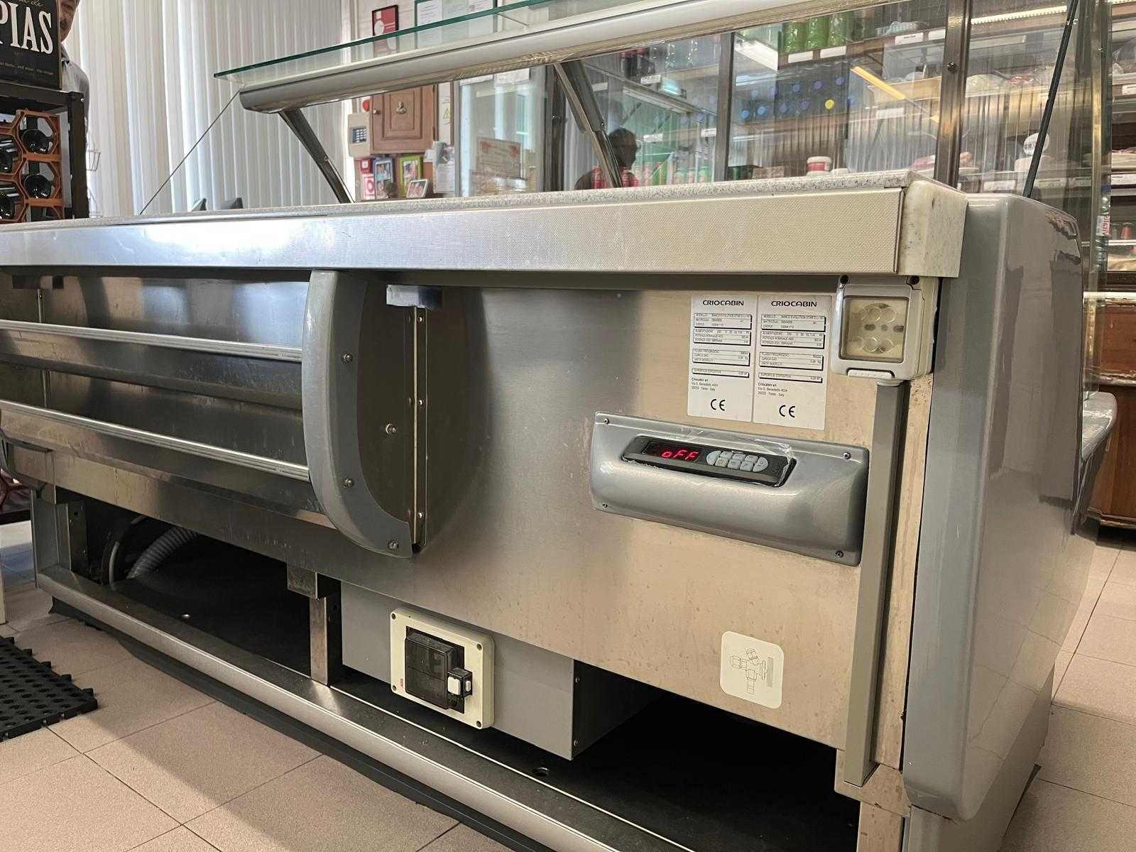 Vitrine Refrigerada em ótimo estado - 2m