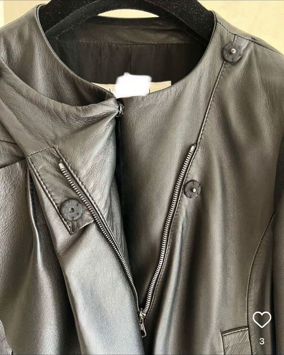 Шкіряна жіноча куртка Valentino