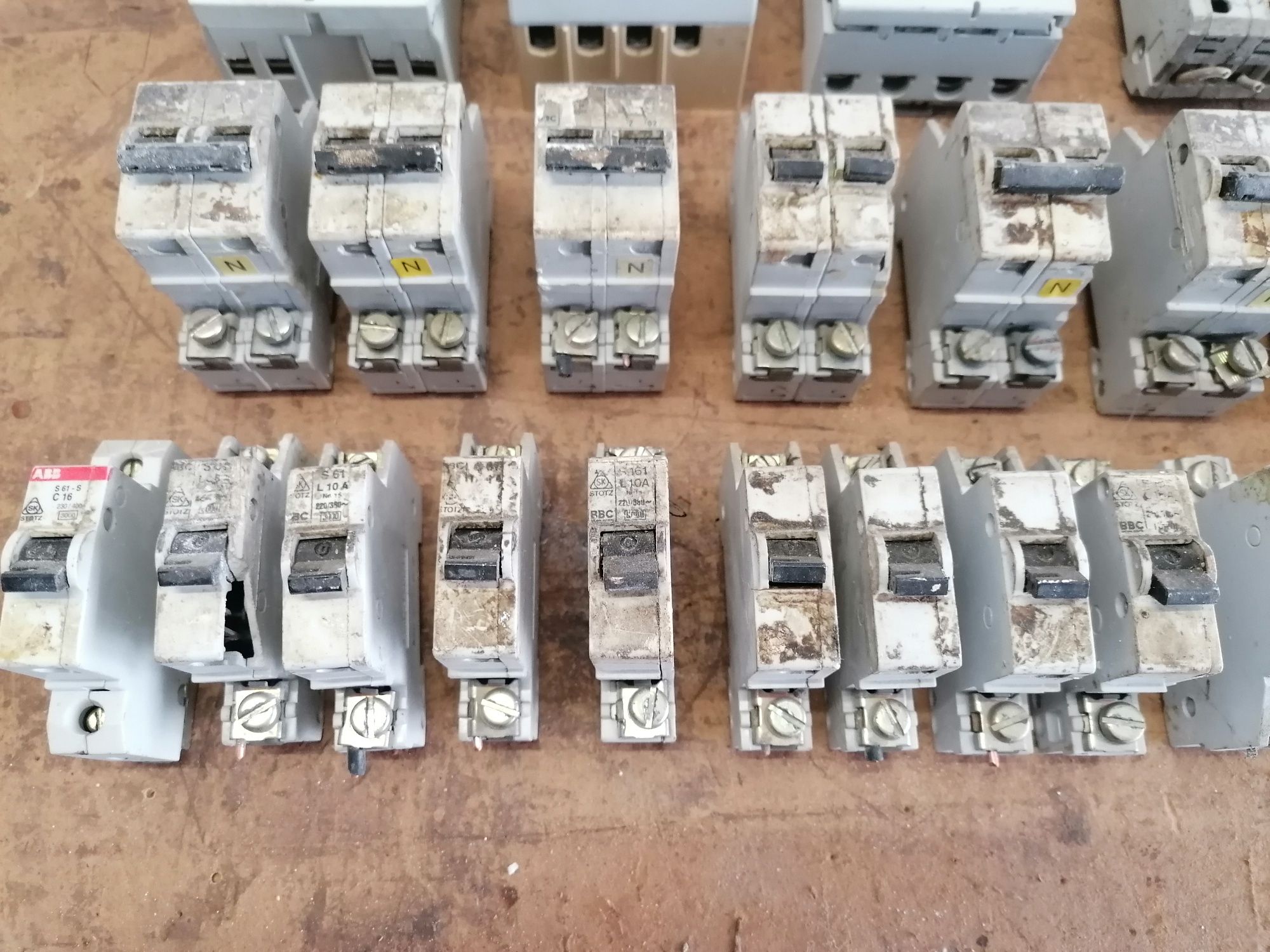 Material eléctrico disjuntores
