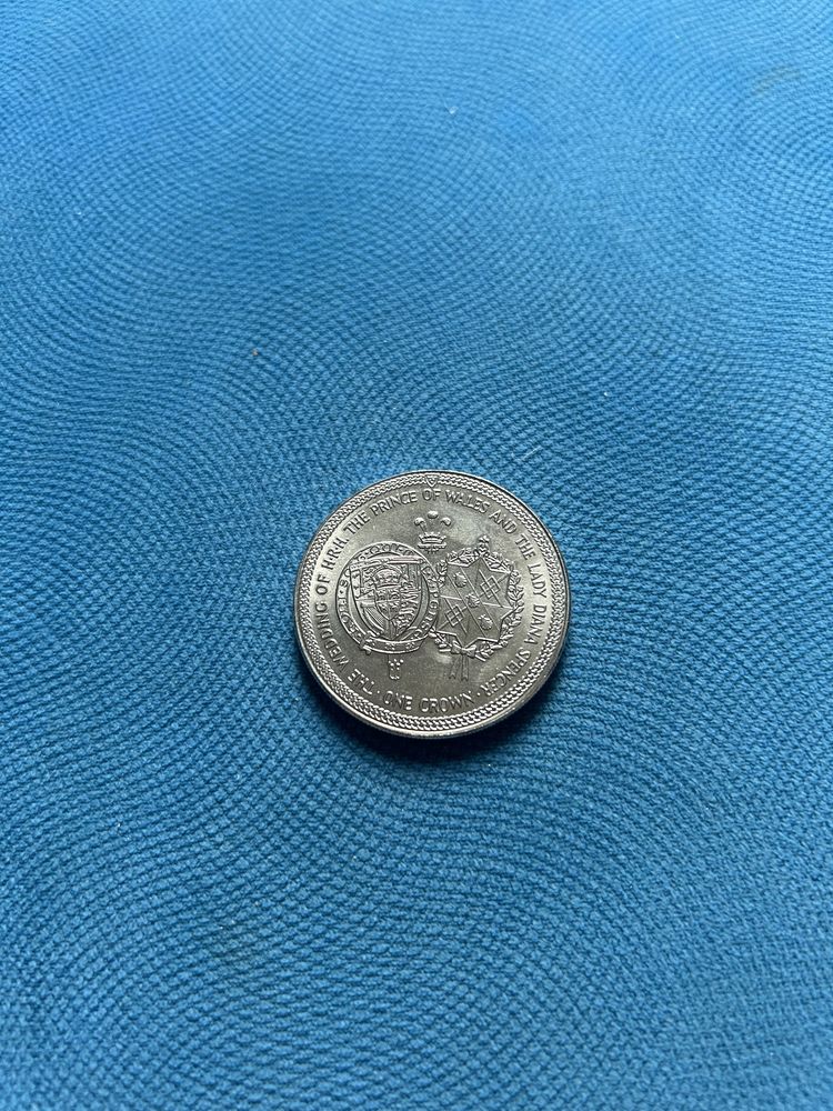 Монети британська крона, фунт, долар экю Гибралтар