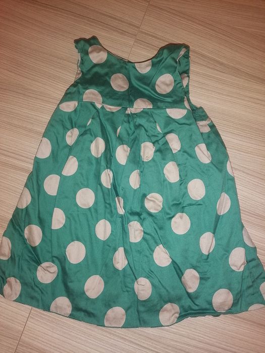 Roupa de menina impecável