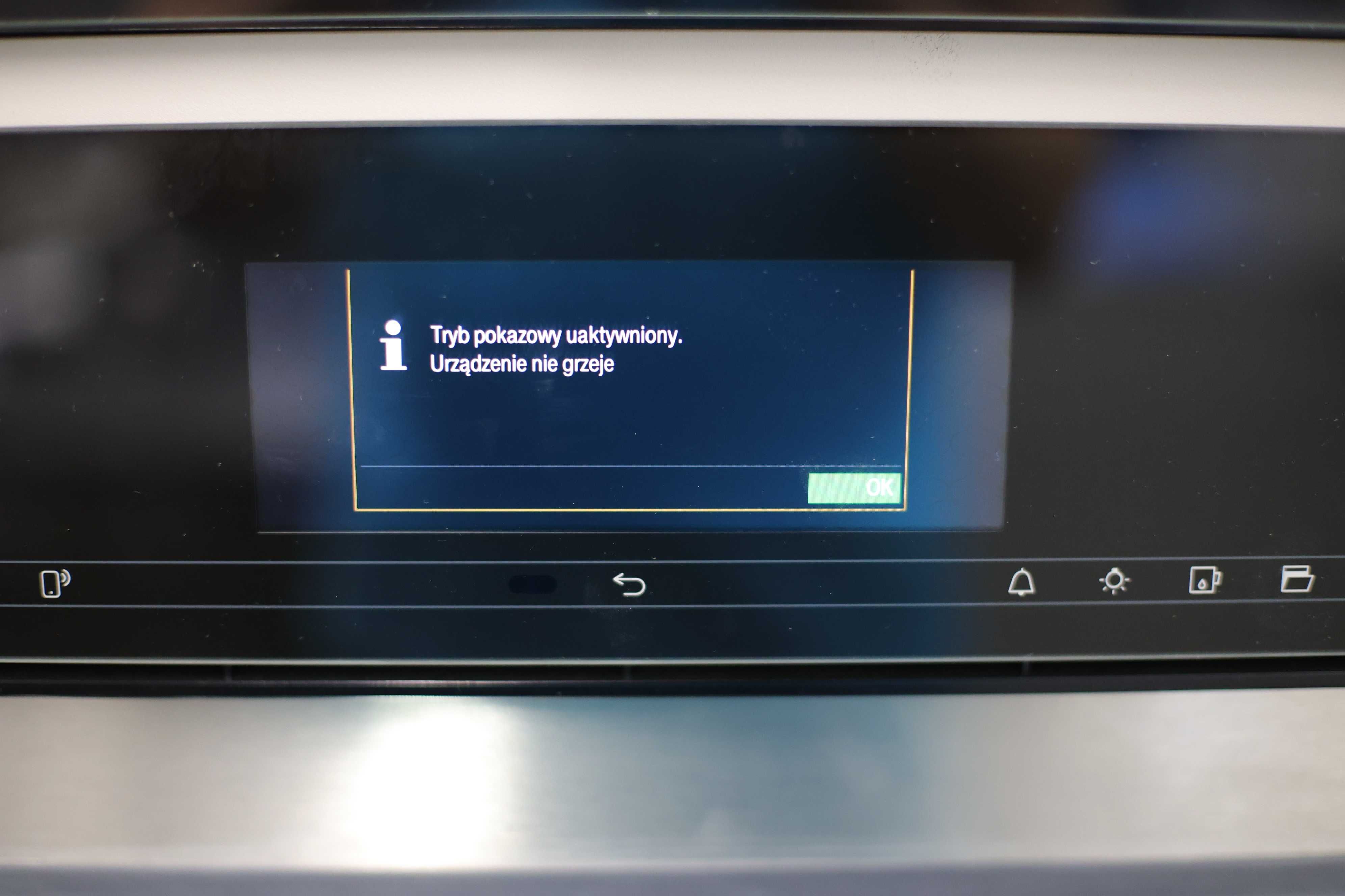 Bezuchwytowy piekarnik parowy Miele DGC 7860 HCX Pro Obsidian Black