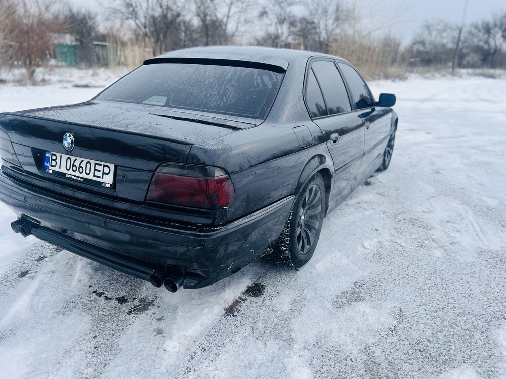 BMW e38 7 series 735i