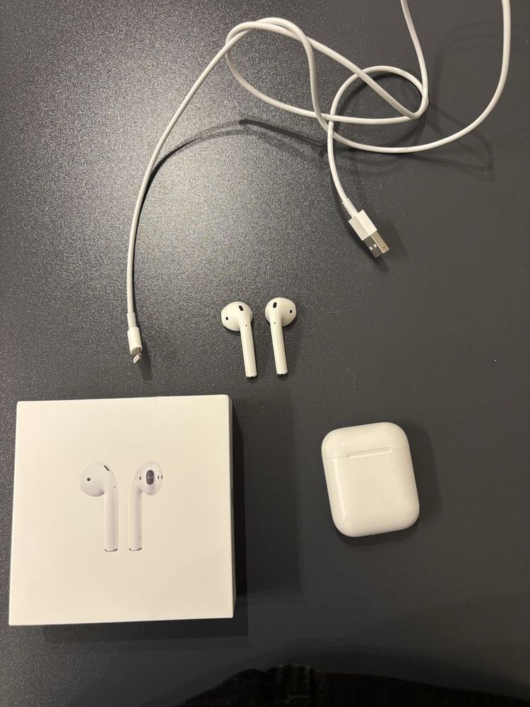 Apple AirPods 2. generacji – dobry stan + kabel w zestawie