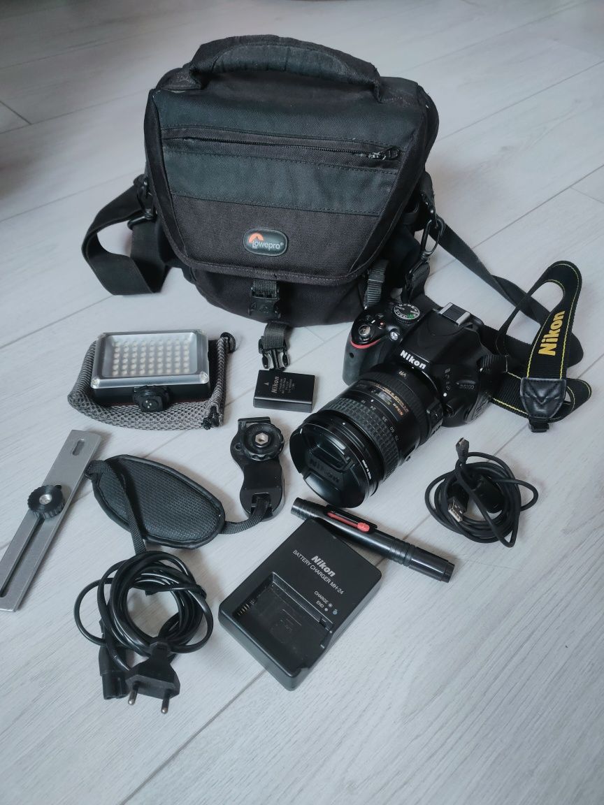 Фотоапарат Nikon D5100, комплект: об'єктив, світло, сумка