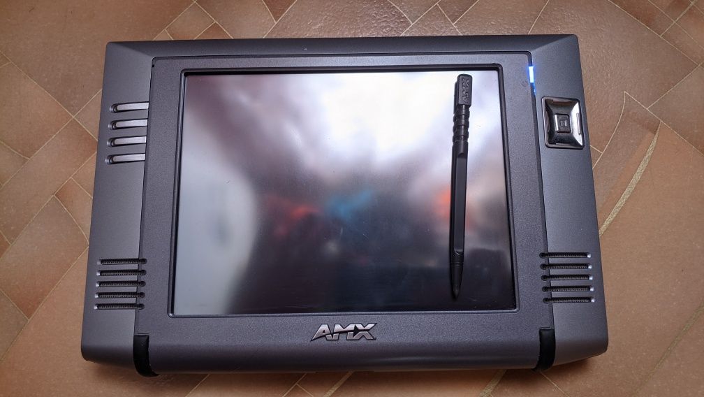 Продам универсальную сенсорную панель Amx Modero Mvp-8400.