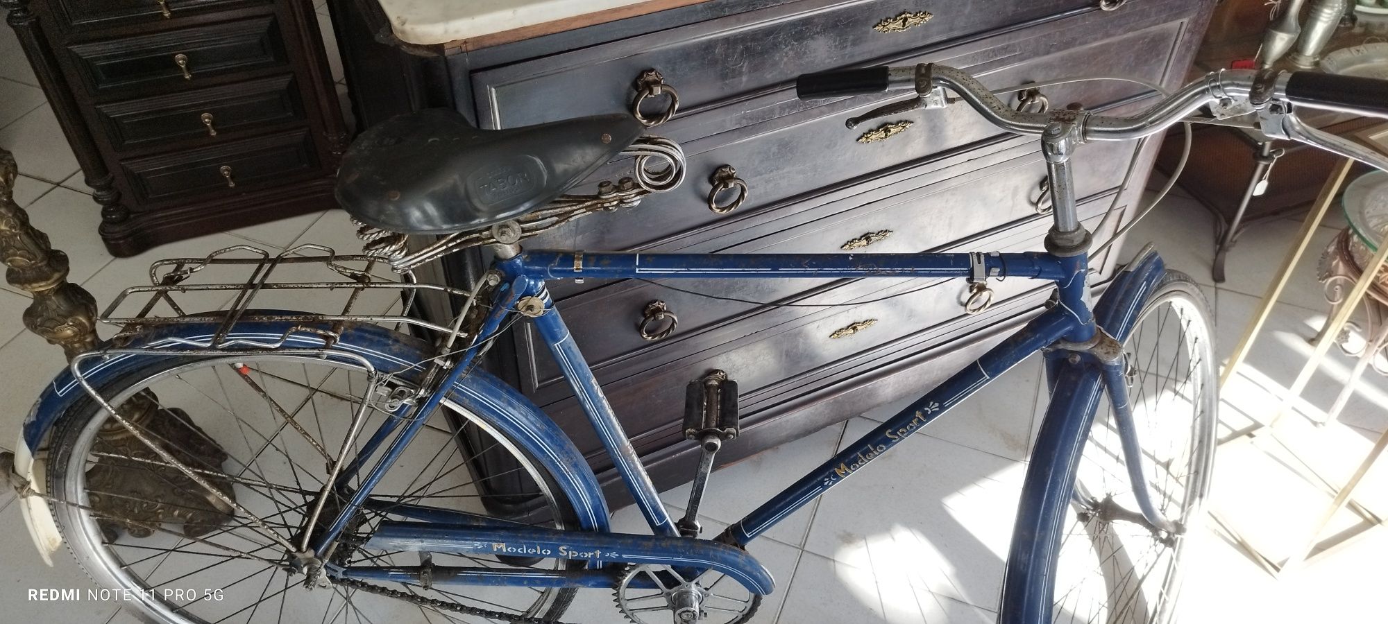 Bicicleta antiga em bom estado