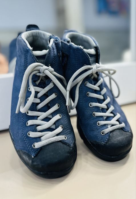 Черевики кросівки осінні чоботи 32 розмір