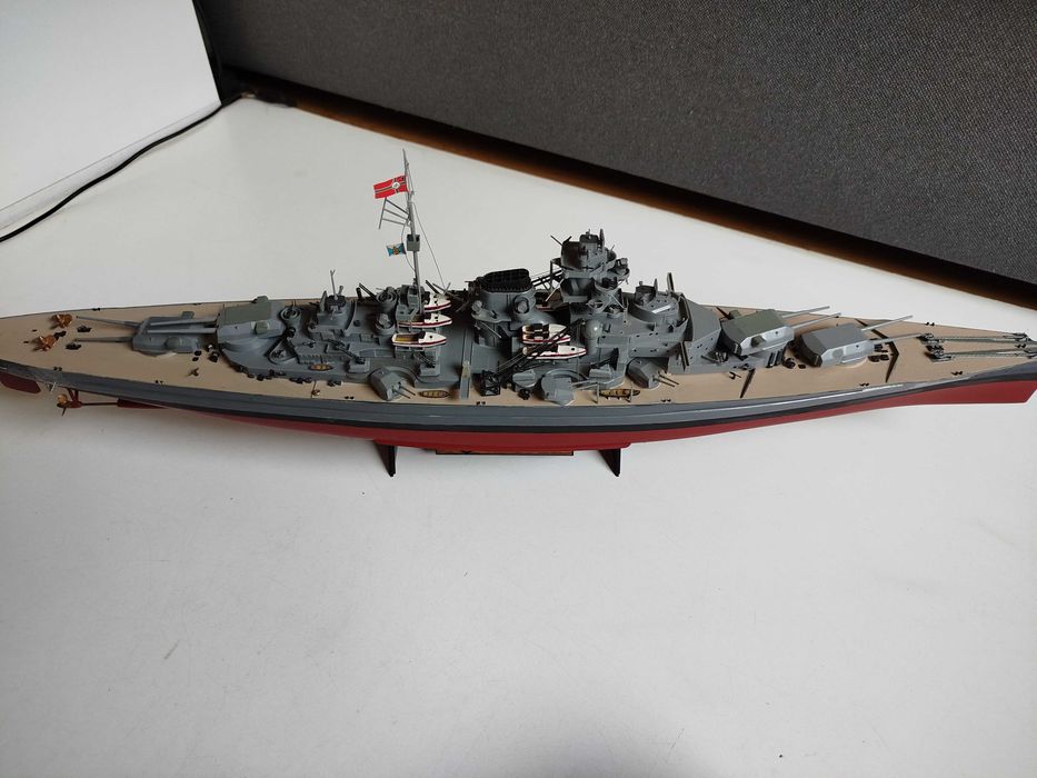 Model Pancernik Bismarck  70 cm  złożony
