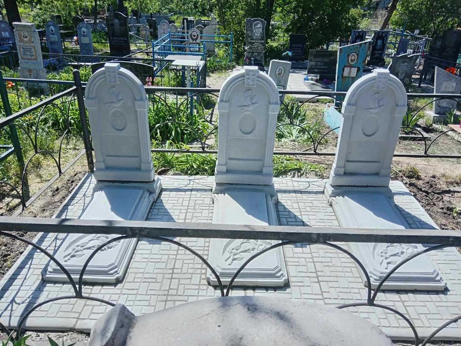 Памятники бетонные и гранитные