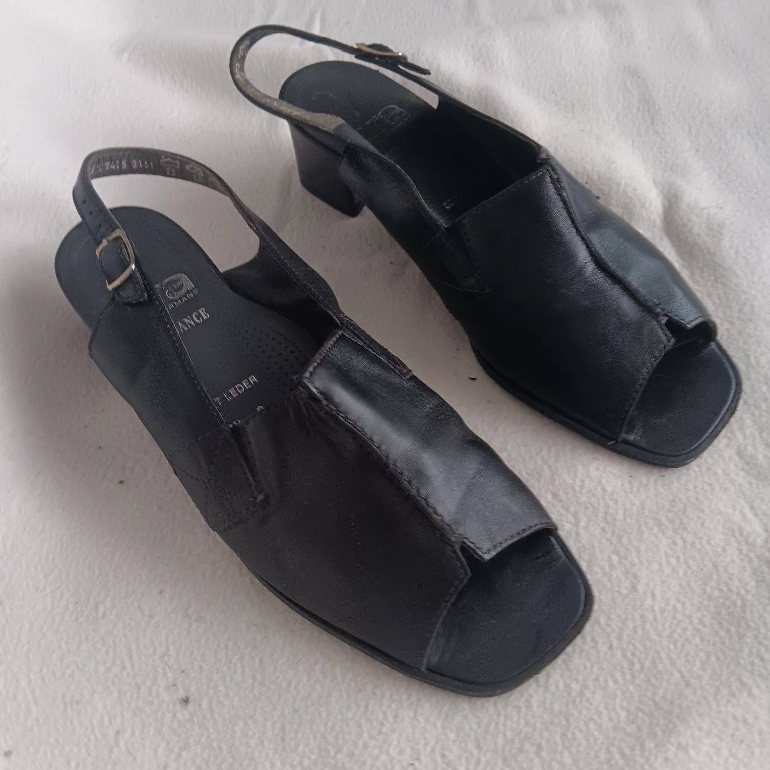 Vendo sapatos para senhora da "ara"