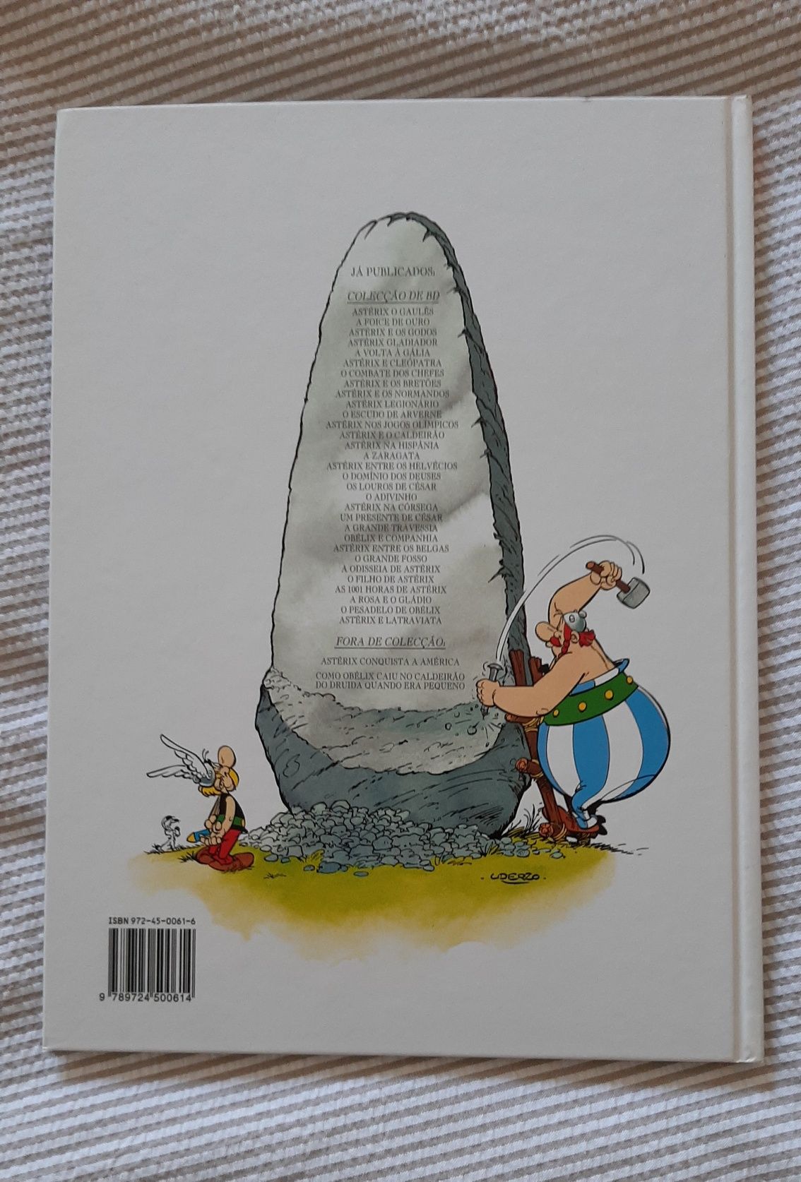 Livro "Astérix e a Cleópatra"