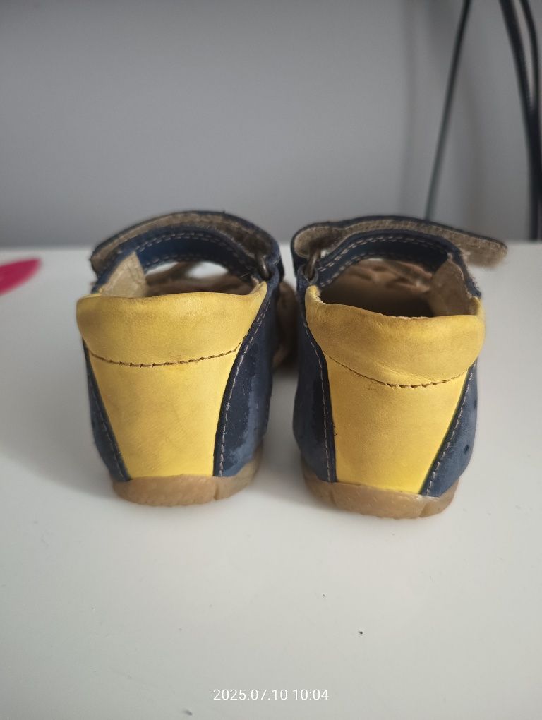 Buty sandały niemowlęce 20 primigi
