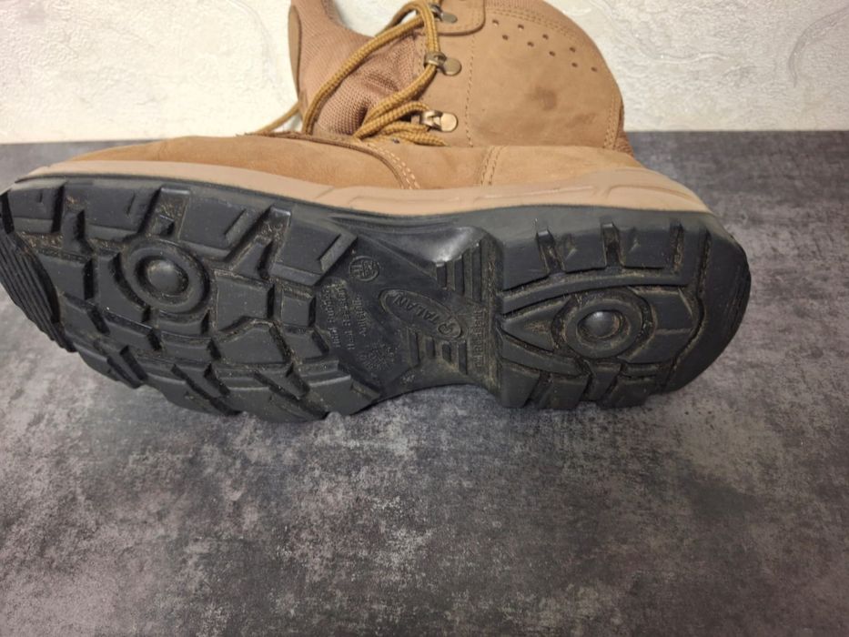 Продам два спальніка та берци