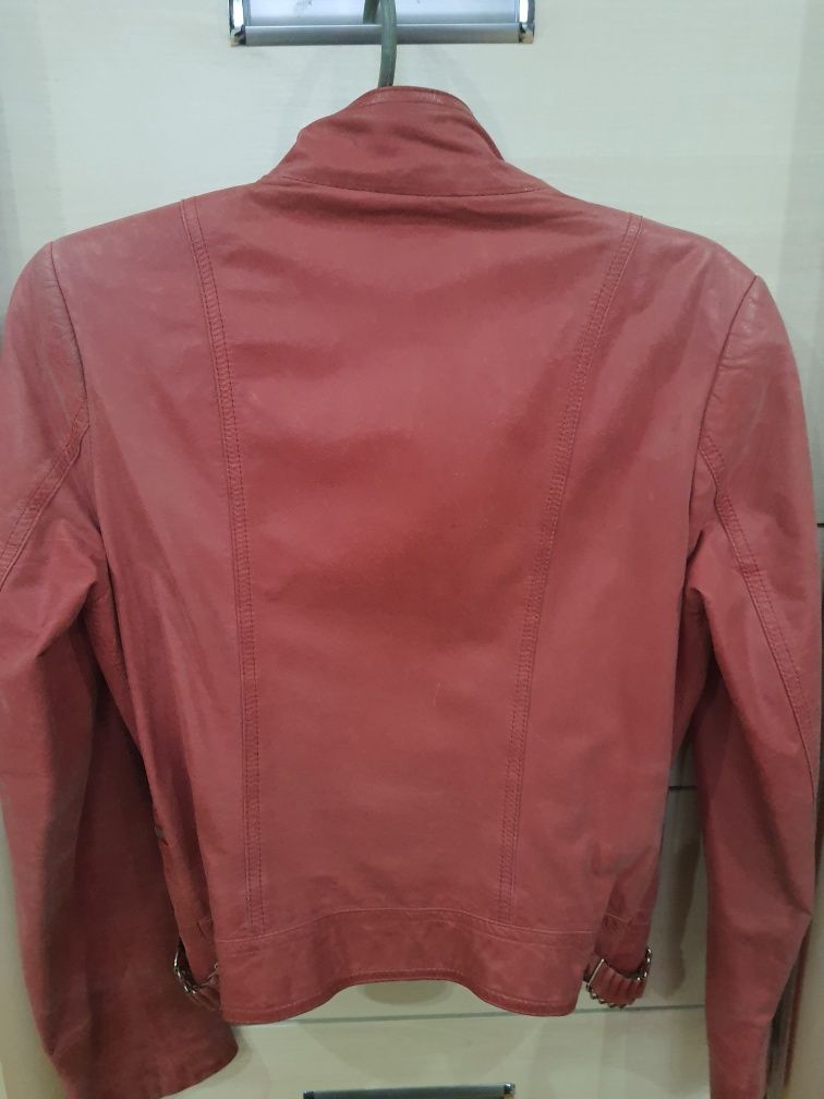 Женская кожаная куртка размер S