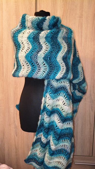 Niebieski szal w fale