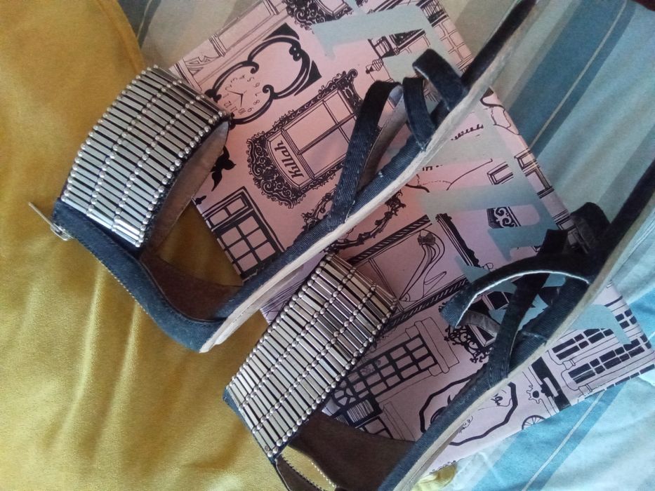 Sandálias Killah 36 Pretas e prateadas