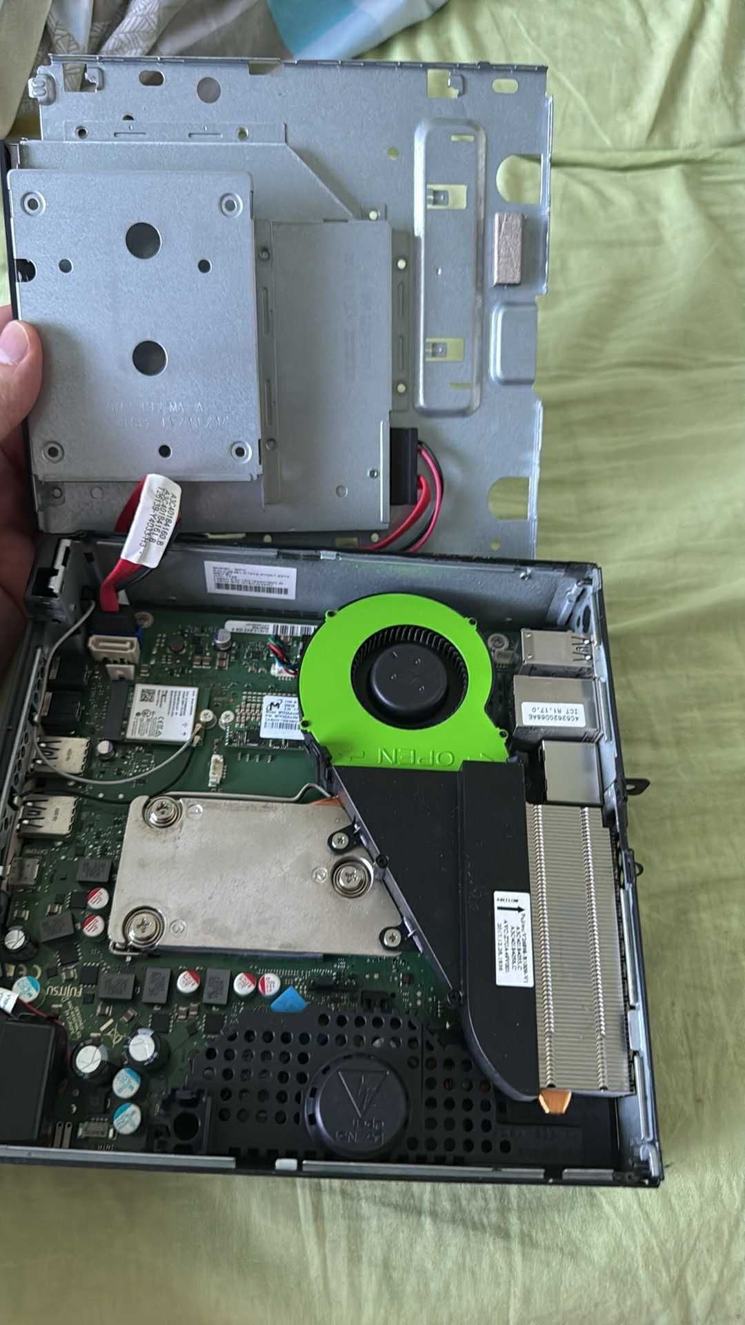 Fujitsu Esprimo Q957 I5-7500T 8GB RAM 256SSD m2 WIFI DVD