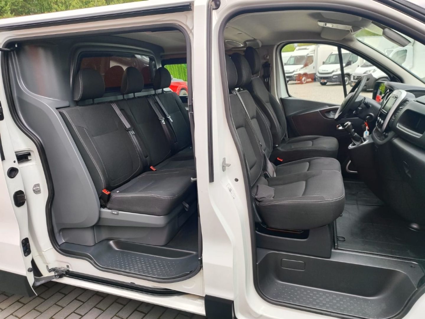 Renault Trafic  L1H1 2.0 DCI 135 KM 6 osób