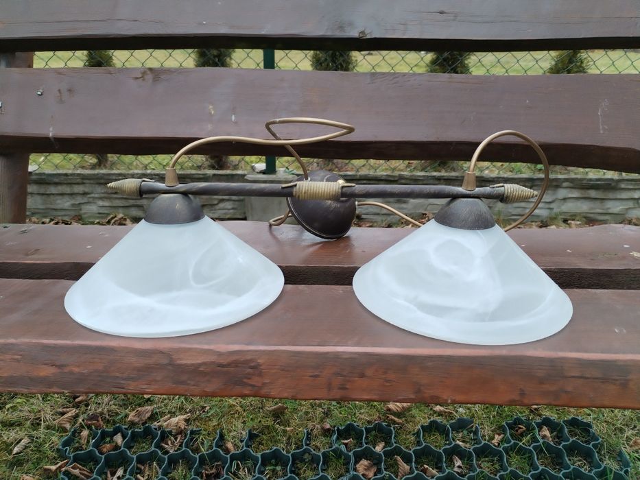 Ładna wisząca lampa