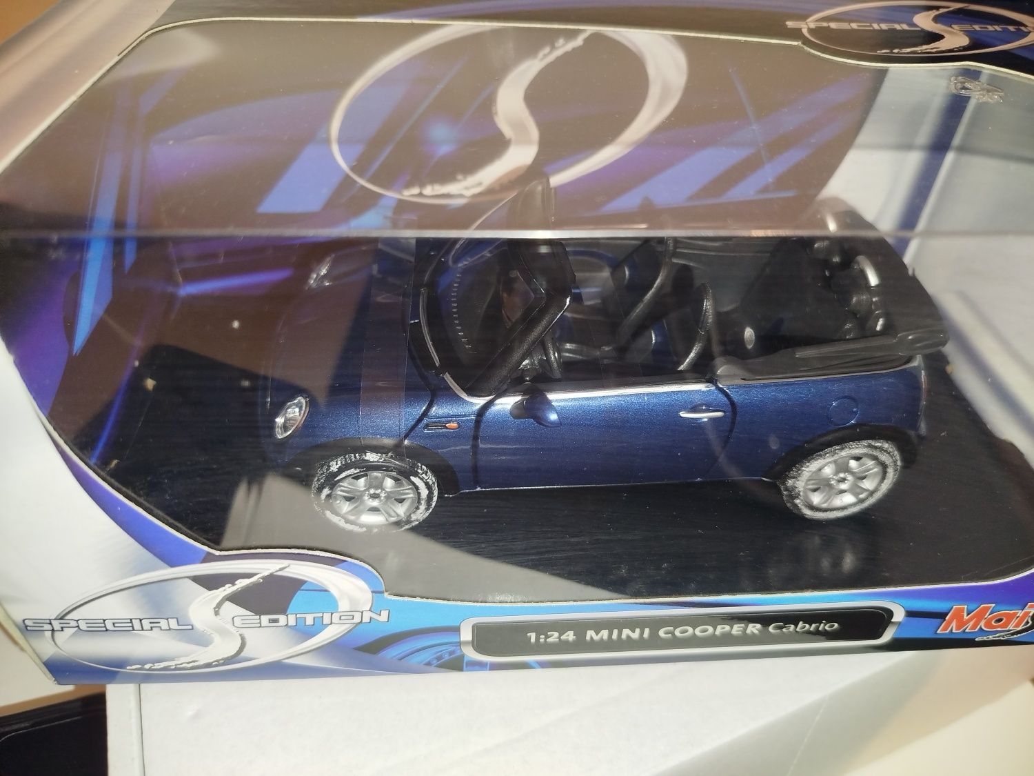 Maisto 1:24 Mini Cooper Cabrio special edition