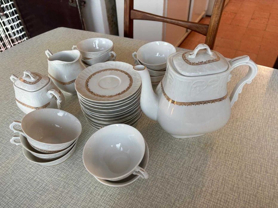 Serviço de chá Vista Alegre original – porcelana fina com dourado